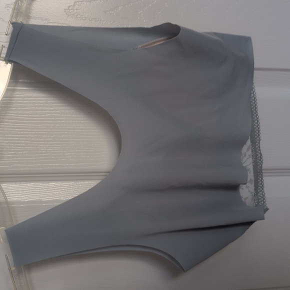 NWOT 2 Pk Full Coverage Padded Wireless Bras - 2X - Picture 3 of 4